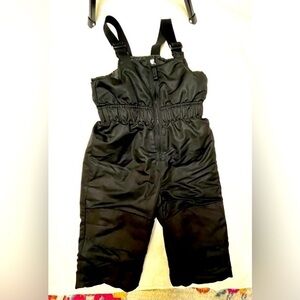 Healthtex kids snow overalls 2T. Black with adjustable straps and zip opening